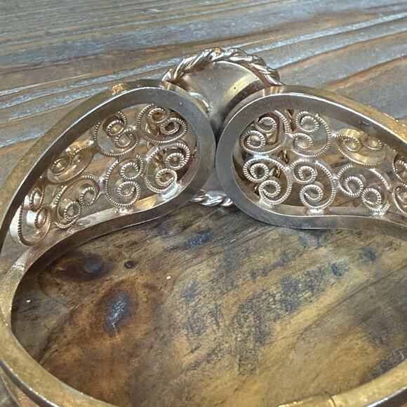 Vintage Gold Tone Spring Closure Clamper Bangle Cameo Bracelet - Picture 6 of 10